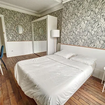 In Elegant 3-bedroom Near Bois De Vincennes Parigi