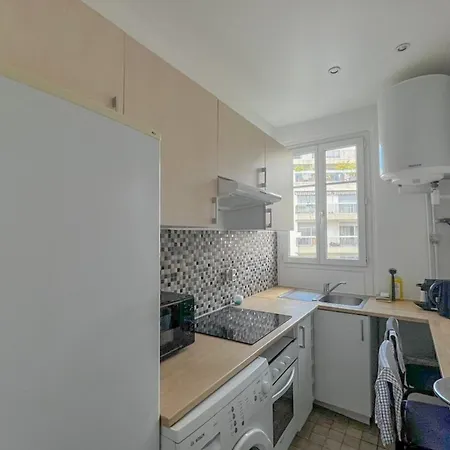 In Elegant 3-bedroom Near Bois De Vincennes *