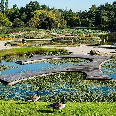 In Elegant 3-bedroom Near Bois De Vincennes *