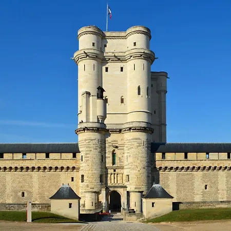 In Elegant 3-bedroom Near Bois De Vincennes * Parigi