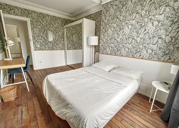 In Elegant 3-bedroom Near Bois De Vincennes Paris
