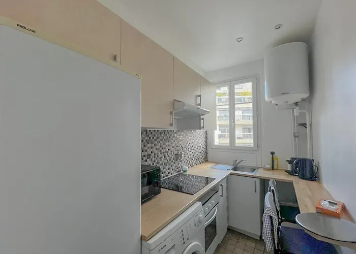In Elegant 3-bedroom Near Bois De Vincennes *