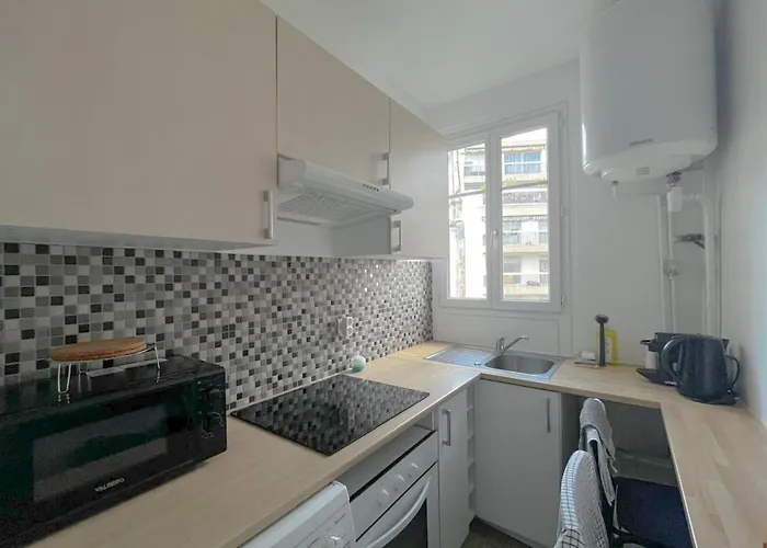 In Elegant 3-bedroom Near Bois De Vincennes * Paris