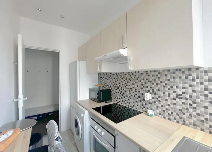 In Elegant 3-bedroom Near Bois De Vincennes *