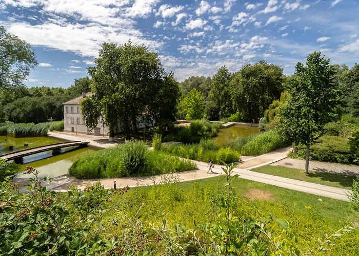 In Elegant 3-bedroom Near Bois De Vincennes
